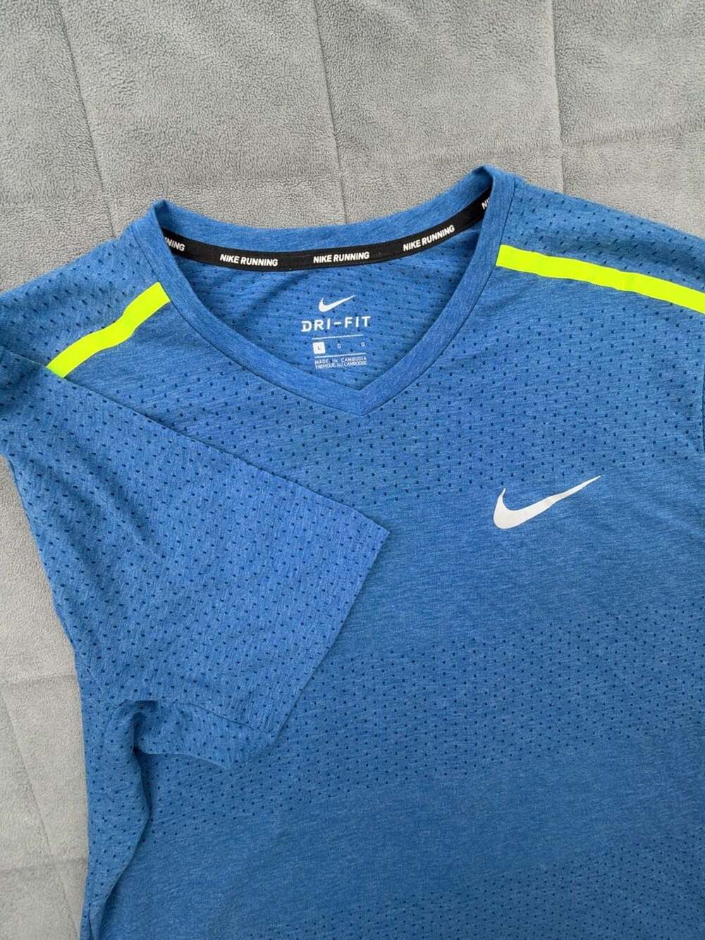 Nike Dri-Fit Running T-Shirt Size L Blue Athletic Short Sleeve V-Neck